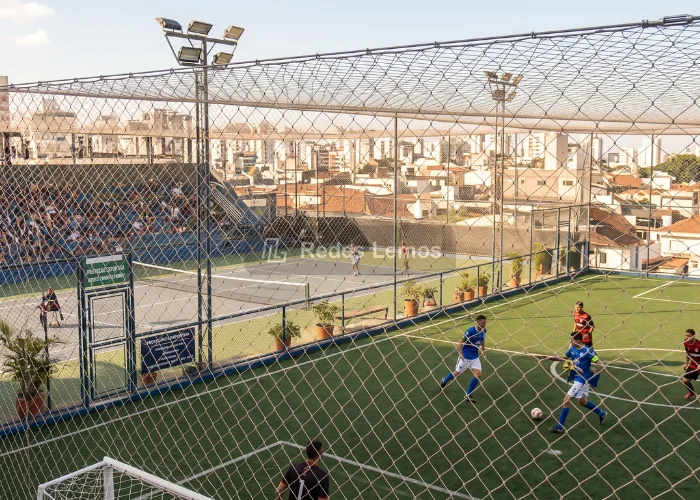 Rede de proteção esportiva em quadra